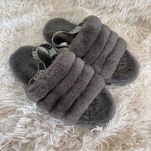 UGG Fluff Yeah Slide on Charcoal Grey Sheepskin Fur Sandals open toe Size 4